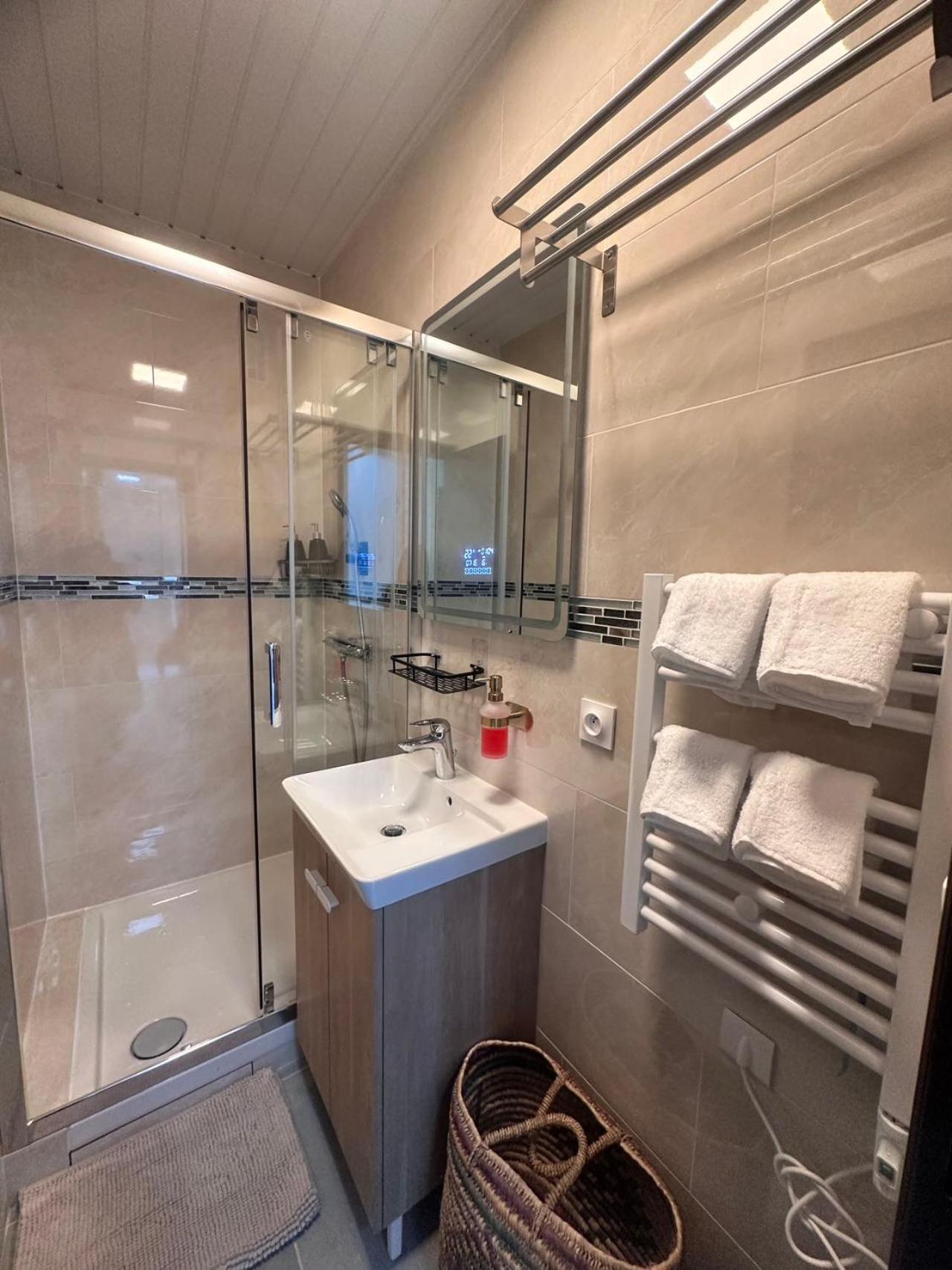 Superbe Appartement Renove Au Coeur De La Capitale Paris Eksteriør bilde